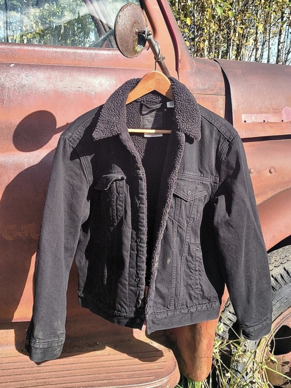 Levi's Type III Sherpa Trucker Jacket Sherpa Lined Trucker Jacket in Black